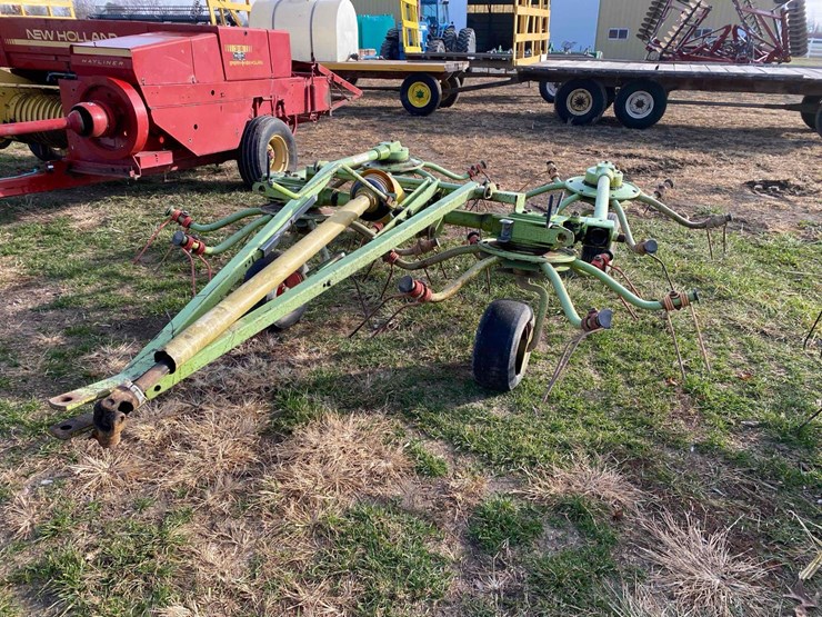 claas-volto-540-image-1