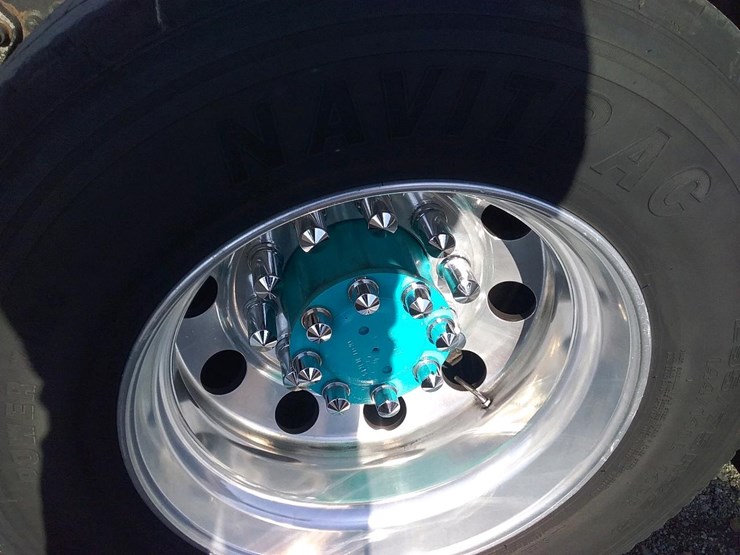 1996-freightliner-fld120-image-15