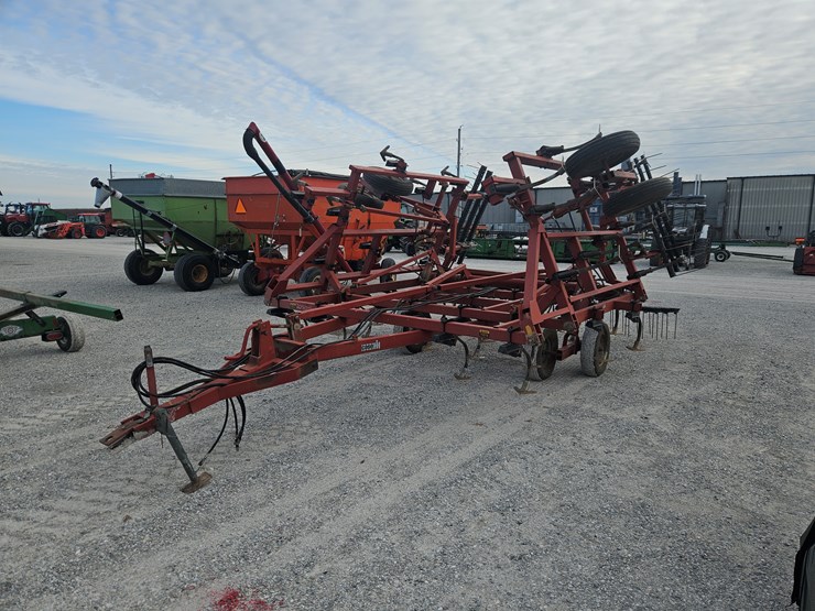 case-ih-4800-image-1