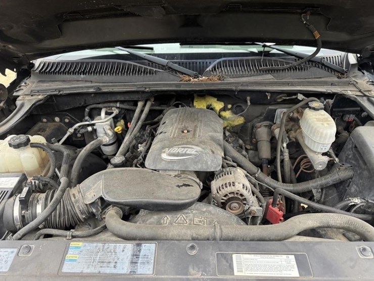 2005-chevy-silverado-2500-hd-pickup-image-18