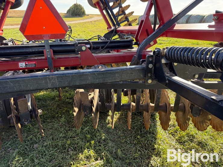 case-ih-330-image-18