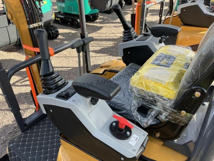 2025-cfg-qk18r-mini-excavator-image-10