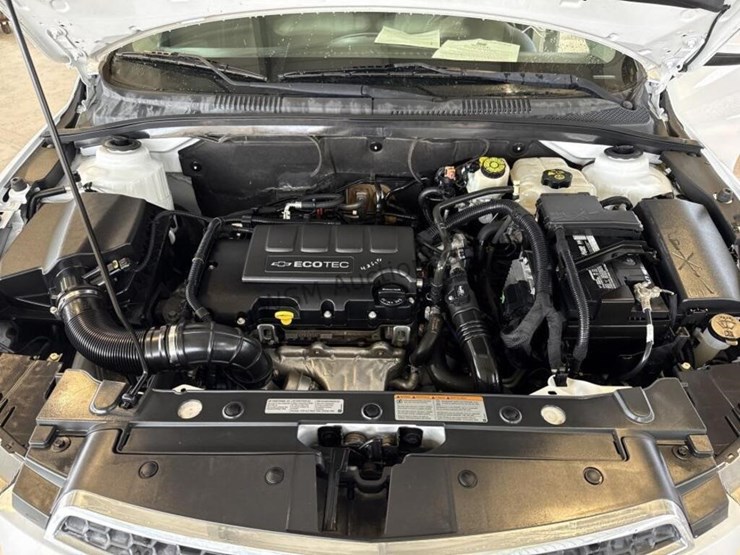 2011-chevrolet-cruze-lt-sdn-image-10