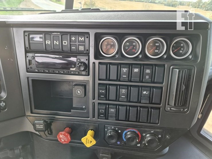 2024-mack-anthem-64t-image-17