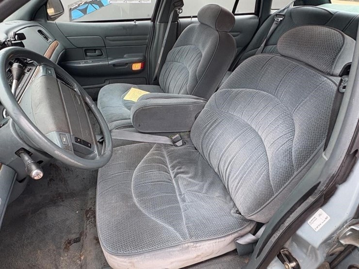1995-ford-crown-victoria-lx-car-image-12