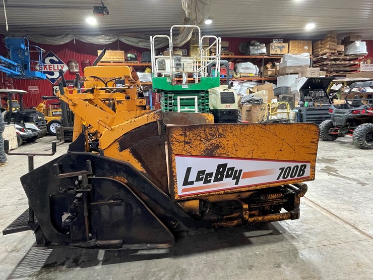 #7469-•-2002-l700-st-leeboy-asphalt-paver-image-4