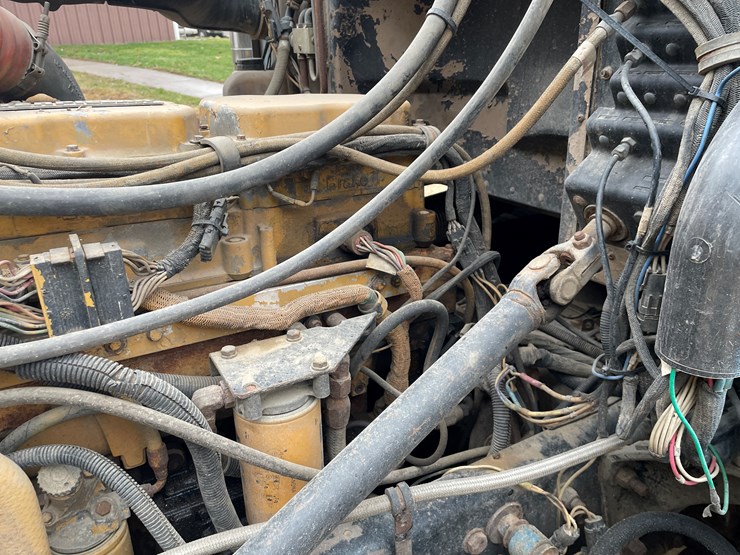 peterbilt-357-image-45