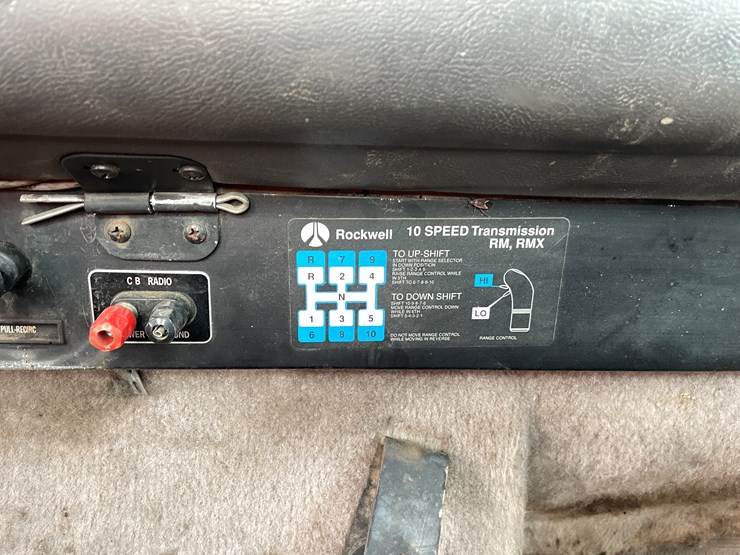 #1107-•-1994-international-truck-tractor-(has-mn-title)-image-28