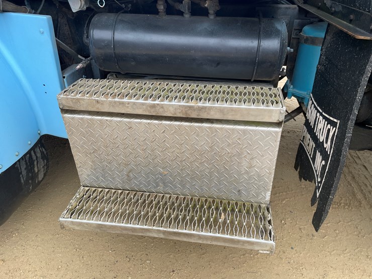 peterbilt-357-image-34