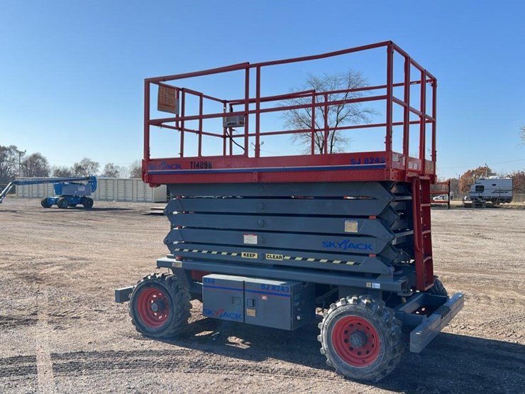 skyjack-sj8243rt-image-3