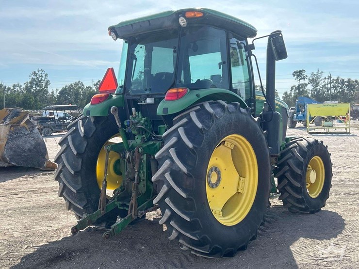 john-deere-6135e-image-3