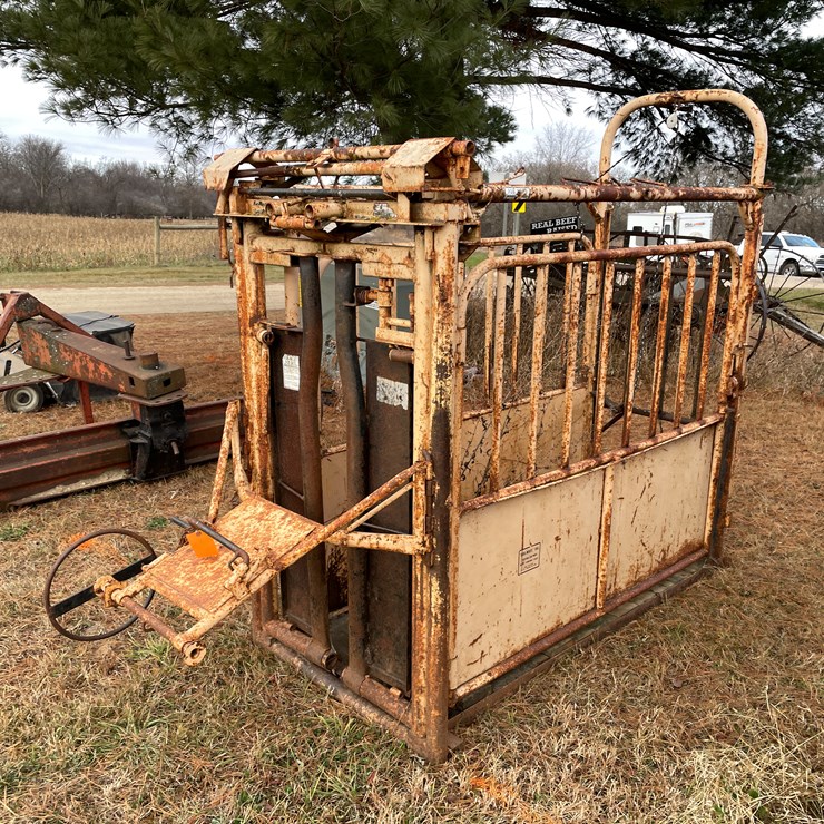 #207 • For-Most Cattle Chute with Head Gate (Boyceville, WI)