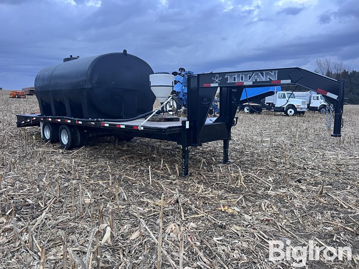 2015-titan-trailer-image-3