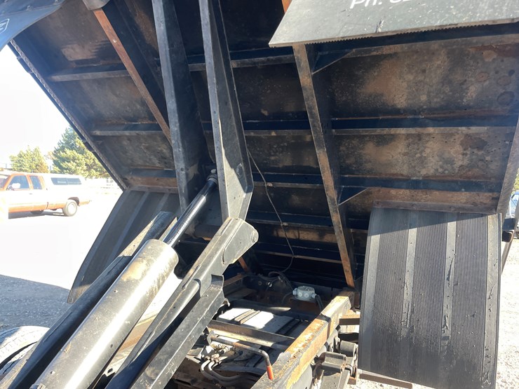 2010-ford-f550-image-37