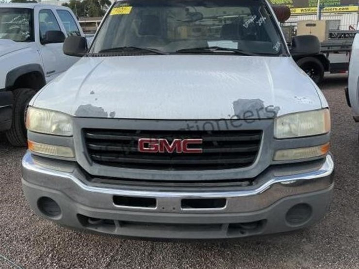 2006-gmc-sierra-1500-image-2