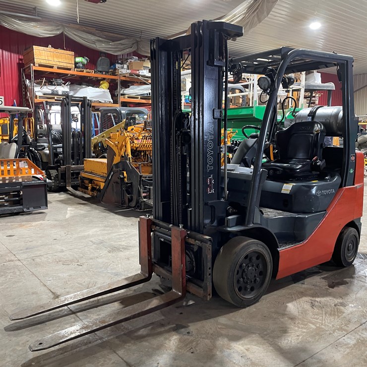 #7482 • Toyota 4500 Lb. LP Forklift