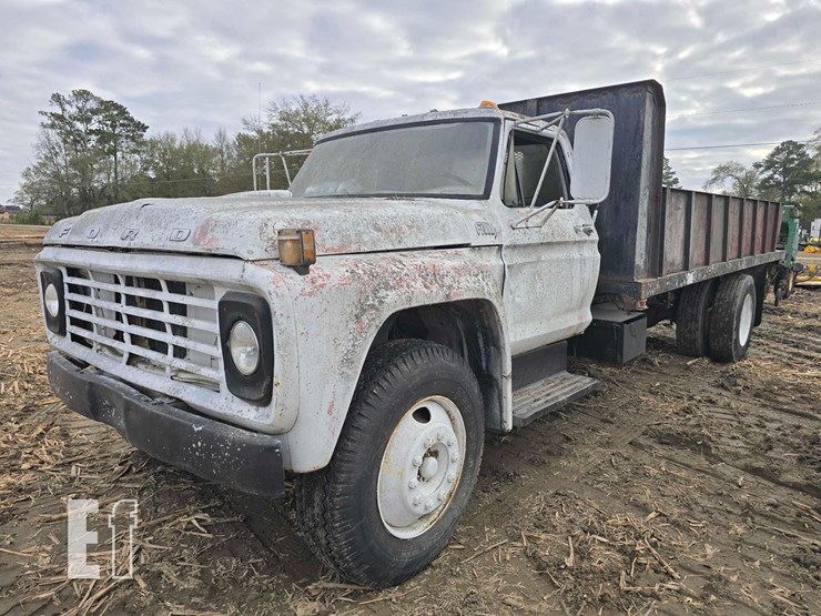 ford-f700-image-1