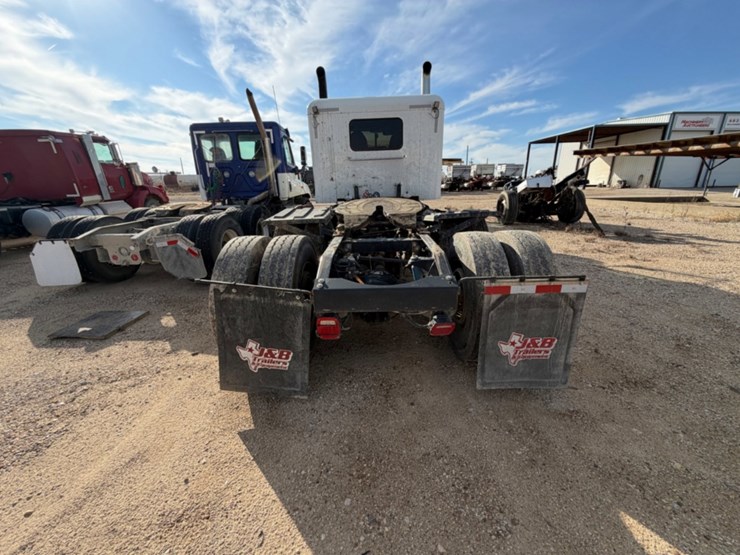 2016-peterbilt-389-image-6