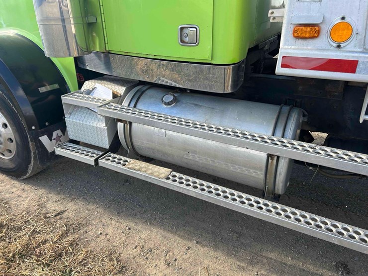 western-star-4964f-image-57