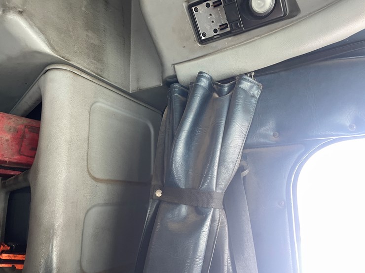 #1154-•-1996-freightliner-truck-tractor-(has-mn-reconstructed-title)-image-49