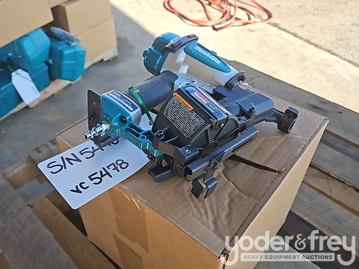 makita-an454-1-3/4"-roofing-coil-pheumatic-nailer,-reconditioned-image-3