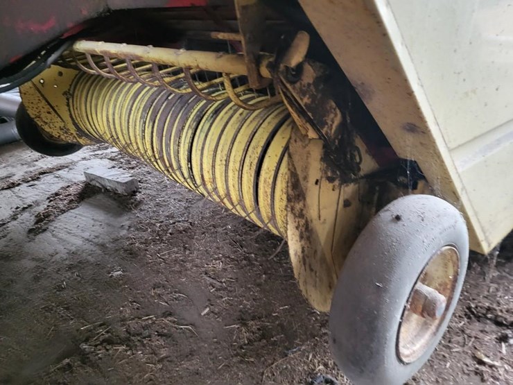 new-holland-851-image-8