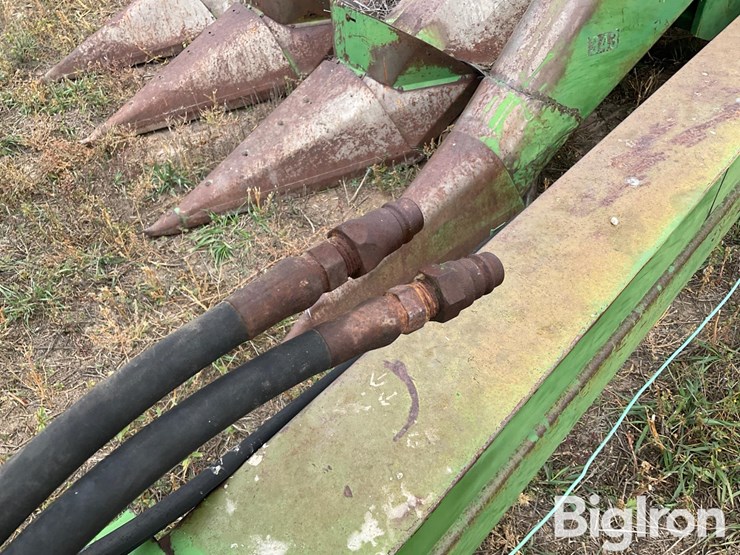 john-deere-300-image-11