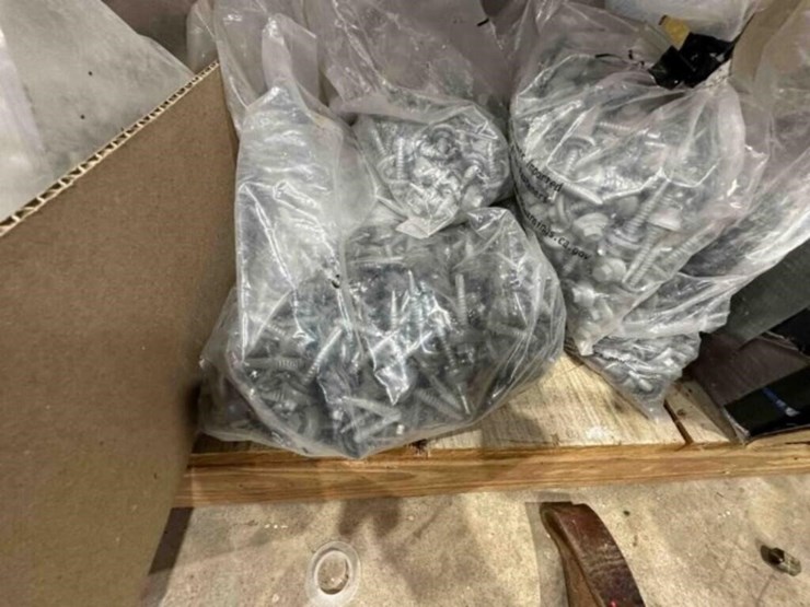 contents-of-shelf--assorted-screws-&-fasteners-image-3