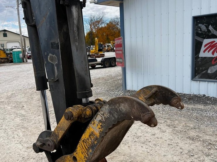 2010-john-deere-60d-image-12