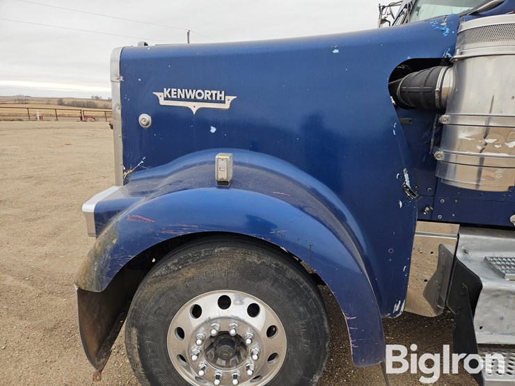 2005-kenworth-w900b-image-14