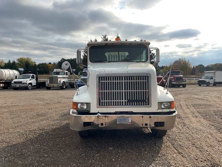 #1107-•-1994-international-truck-tractor-(has-mn-title)-image-8