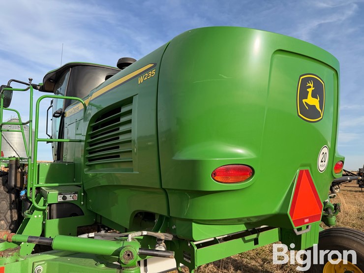 2021-john-deere-w235-image-15