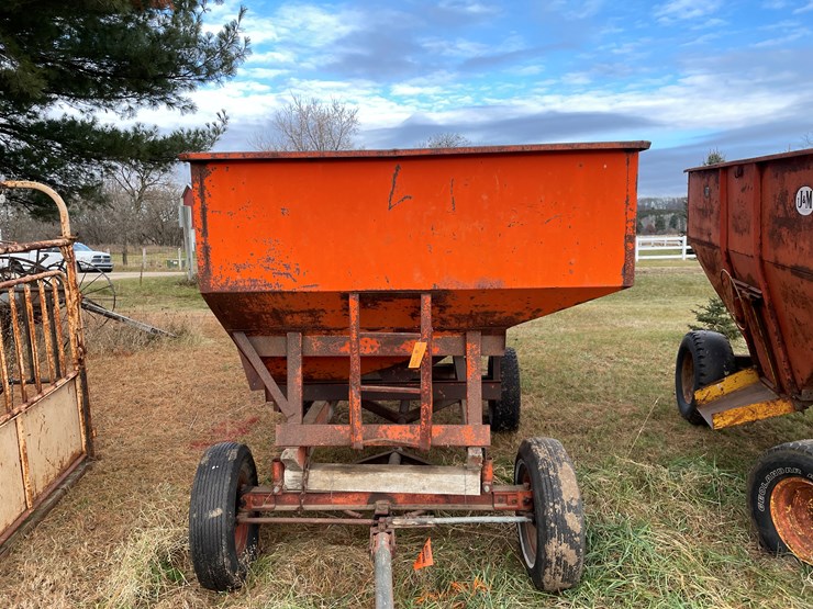 #206-•-kory-gravity-box-on-running-gear-(boyceville,-wi)-image-2