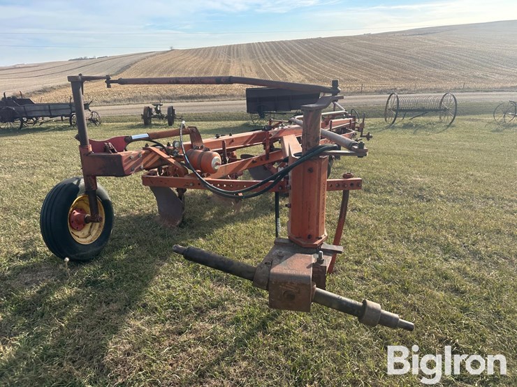 massey-ferguson-880-image-2