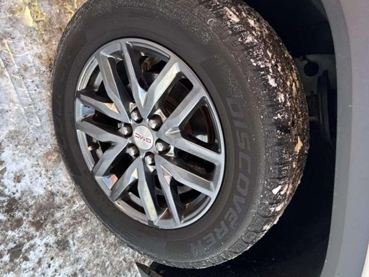 2017-gmc-acadia-slt-image-11