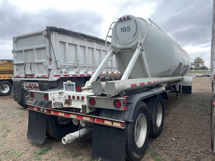 heil-trailer-image-3