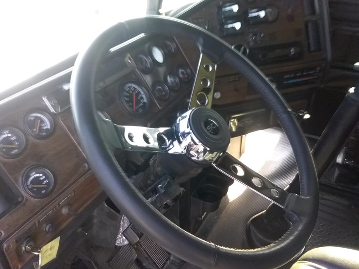 1996-freightliner-fld120-image-35