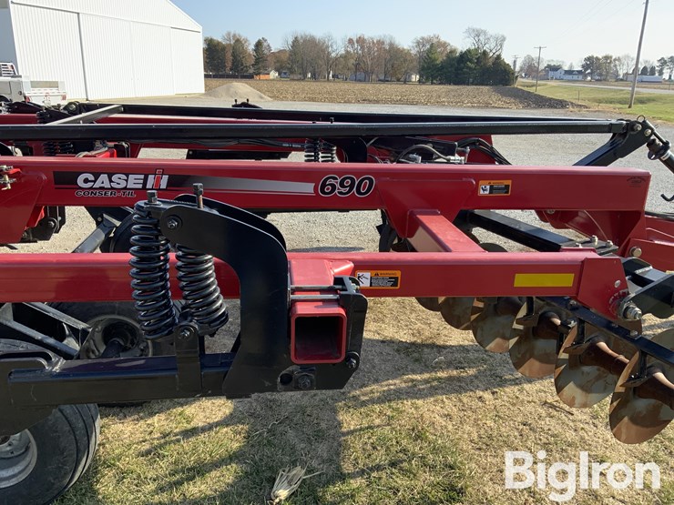 2009-case-ih-690-image-20