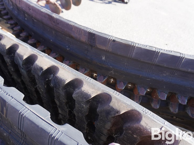 bobcat-t870-image-14