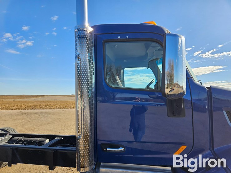 peterbilt-579-image-16