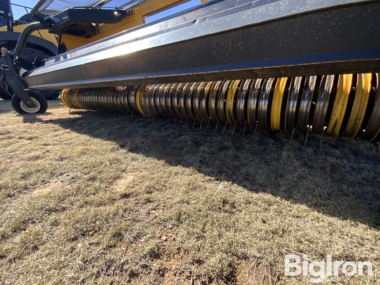 2017-new-holland-380fp-image-16