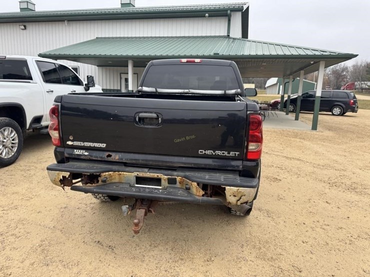 2005-chevy-silverado-2500-hd-pickup-image-9