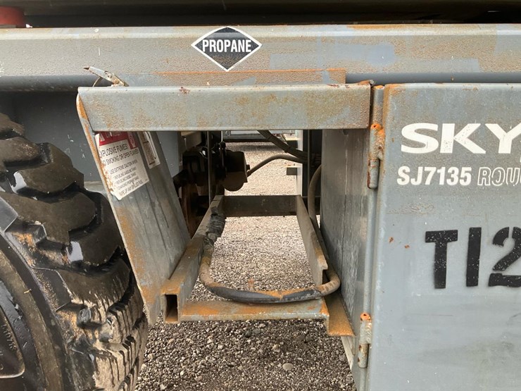 skyjack-sj7135rt-image-43