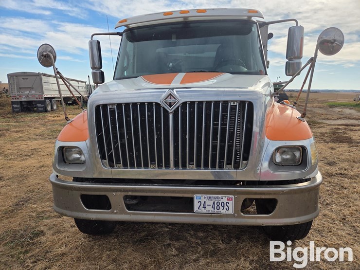 international-7400-image-3