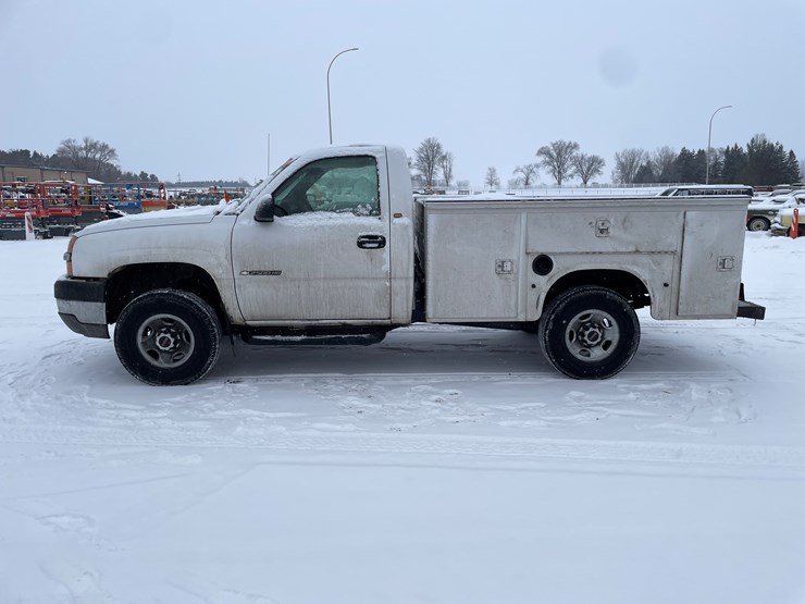 #1163-•-2003-chevrolet-service-truck-(has-mn-title)-image-2