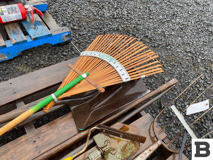 rake,-pitchfork,-shovels,-misc.-hand-tools-image-5