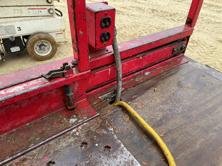 #300-•-1996-mec-scissor-lift-image-40