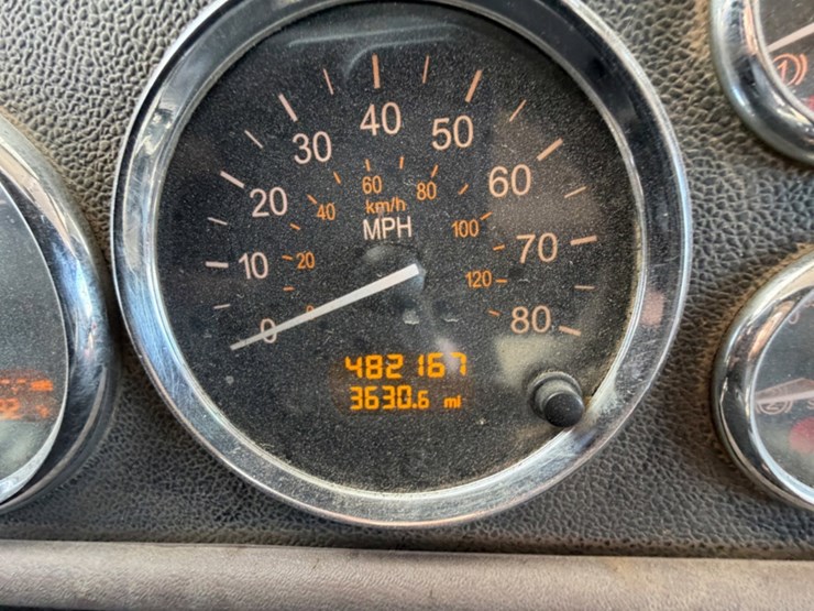 2016-peterbilt-389-image-9