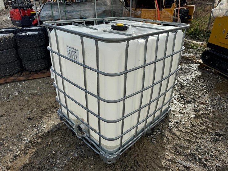 water-tank-tote-image-1