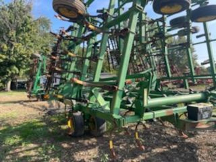 john-deere-2210-image-3